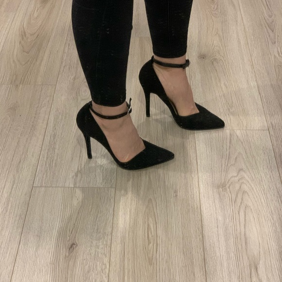 FOREVER 21 Black High heels (7.5) - Picture 1 of 6